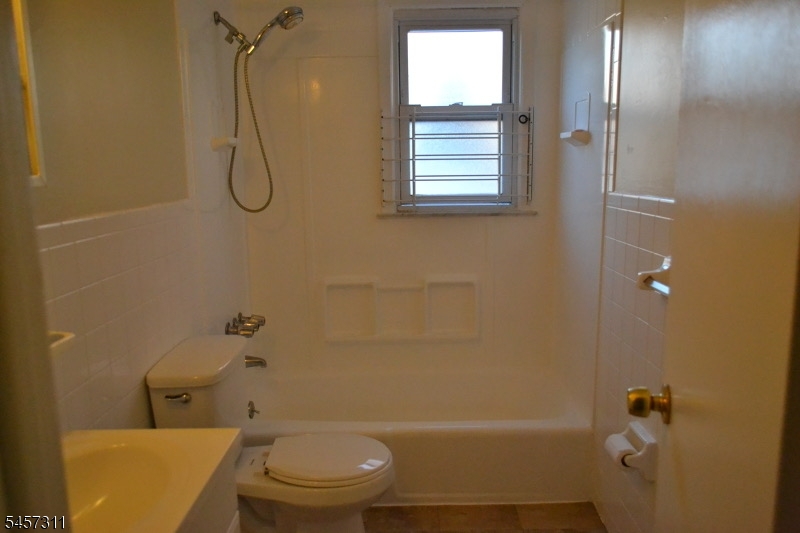 511 Downer St Property Photo 5