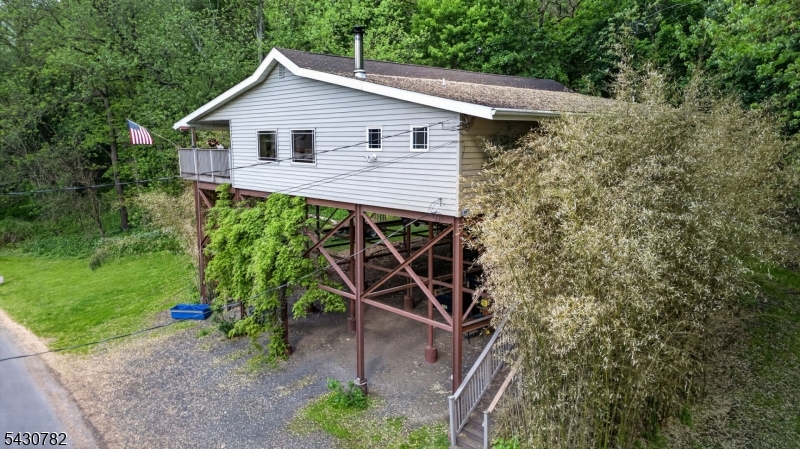 2952 River Rd Property Photo 1