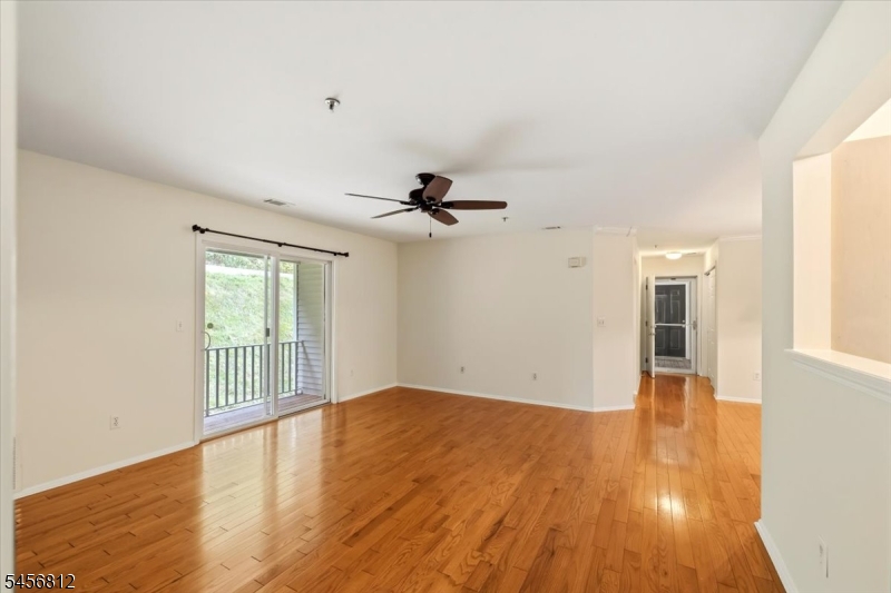 1233 King Ct Property Photo 6