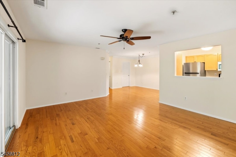 1233 King Ct Property Photo 8