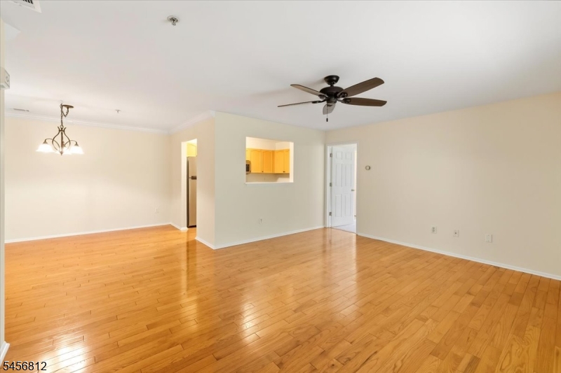 1233 King Ct Property Photo 9