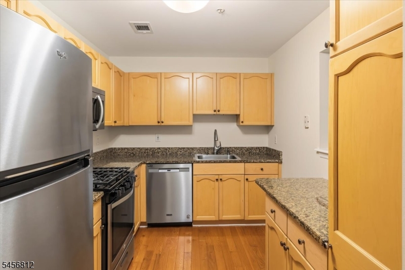 1233 King Ct Property Photo 11