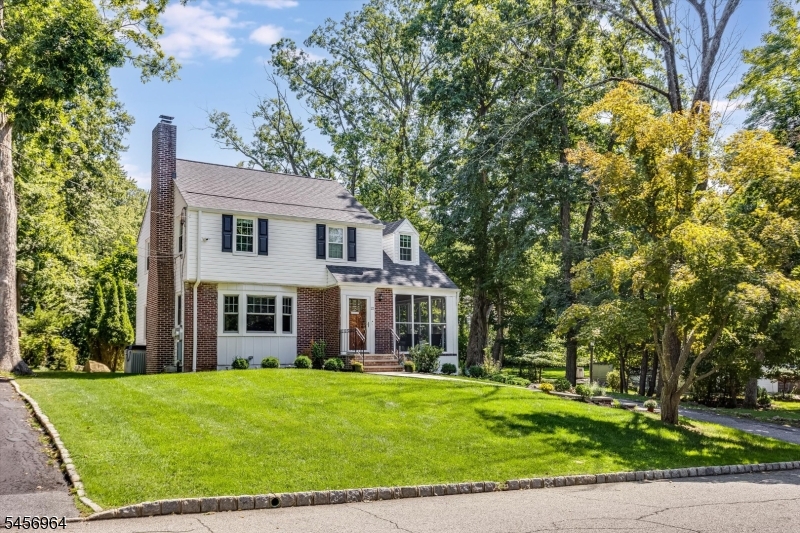22 Sheridan Avenue Property Photo 2