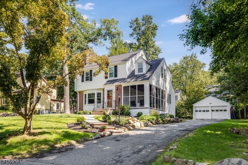 22 Sheridan Avenue Property Photo 3