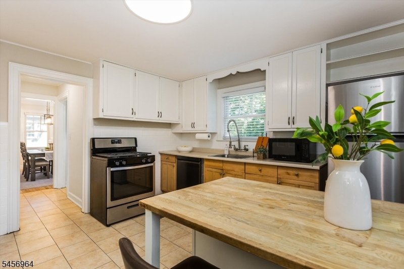 22 Sheridan Avenue Property Photo 16