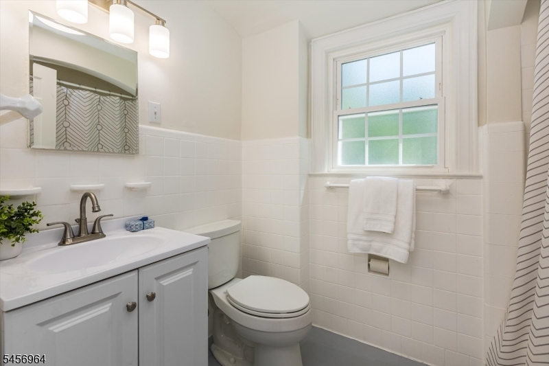 22 Sheridan Avenue Property Photo 28