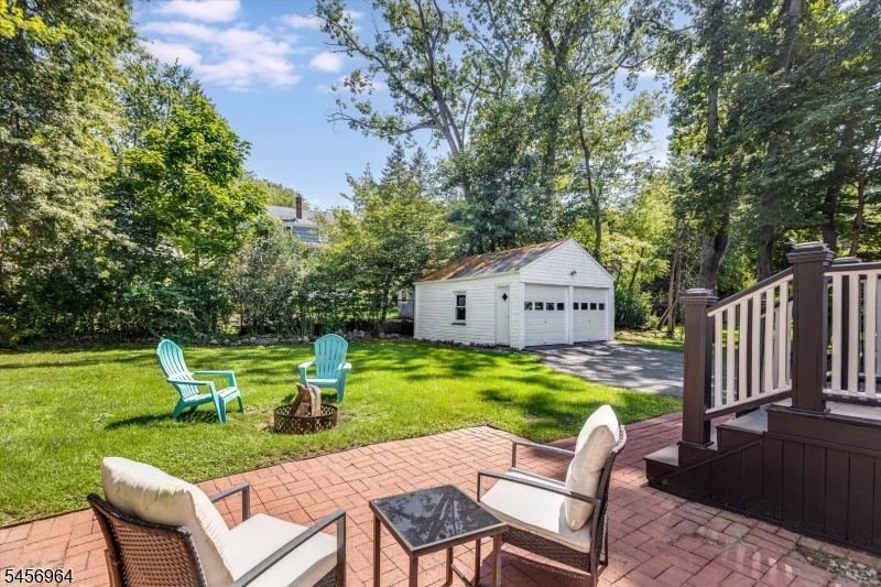 22 Sheridan Avenue Property Photo 34