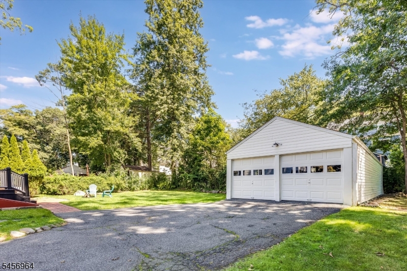 22 Sheridan Avenue Property Photo 35