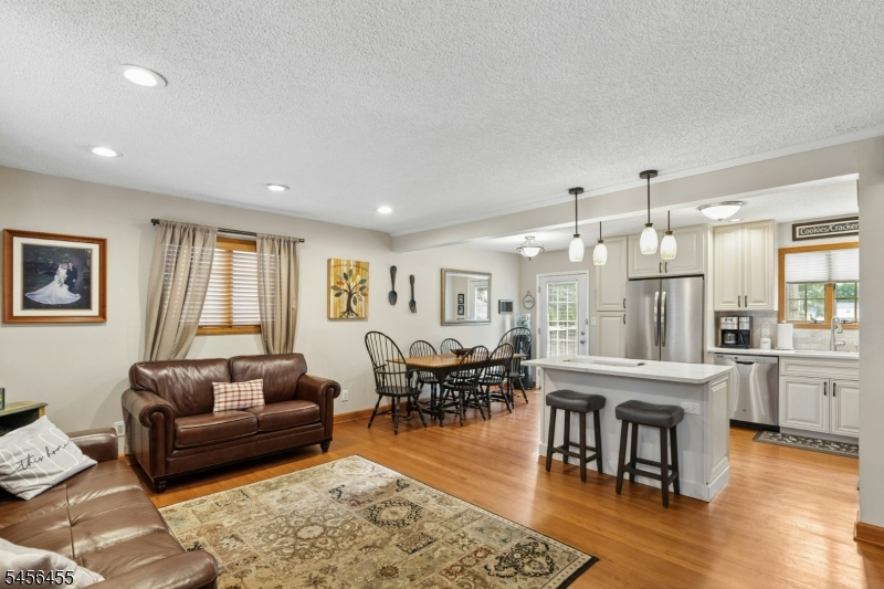 299 Stoughton Ave Property Photo 4