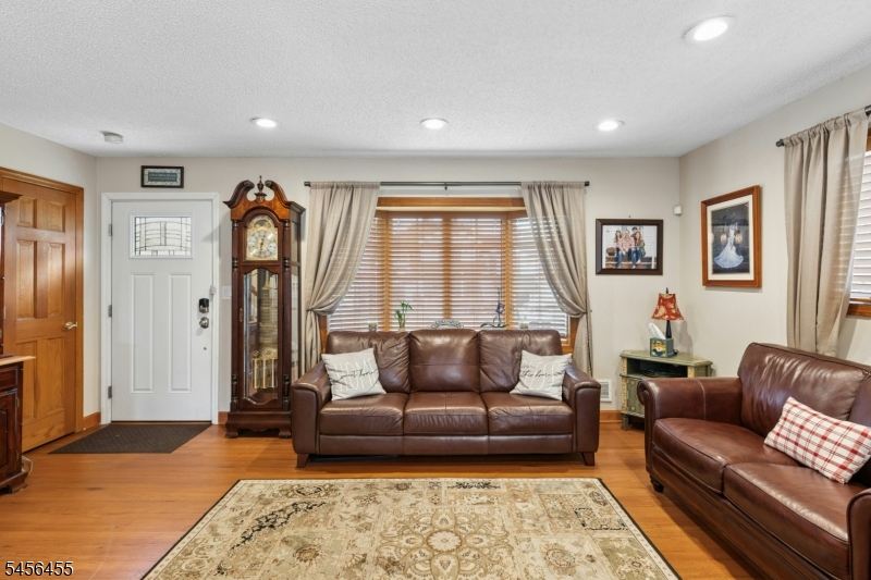 299 Stoughton Ave Property Photo 6