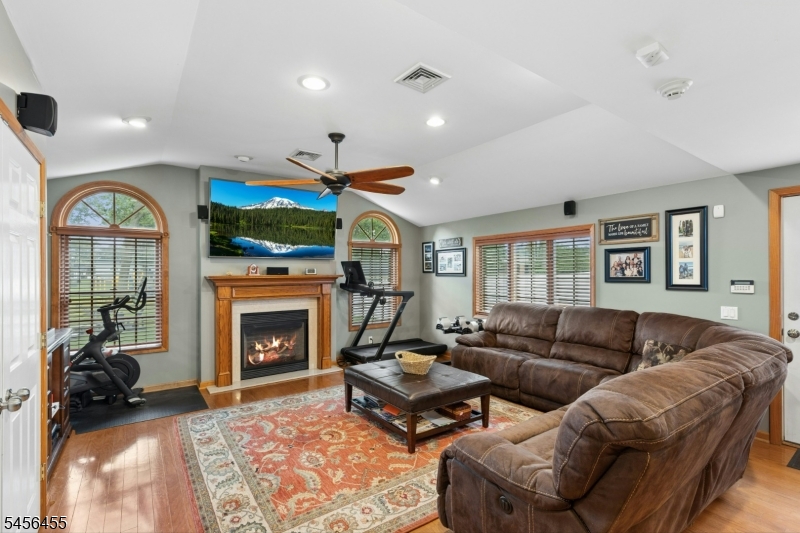 299 Stoughton Ave Property Photo 14