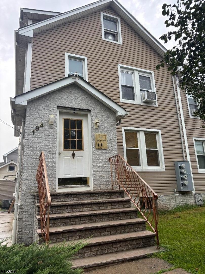 194 Greylock Pkwy Property Photo 1