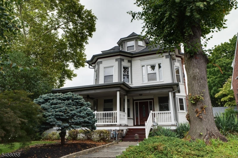 941 Edgewater Ave