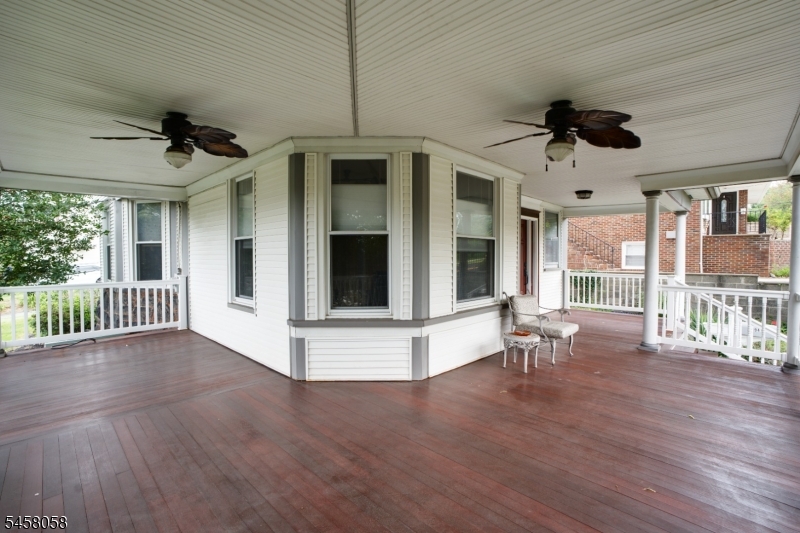 941 Edgewater Ave Property Photo 4