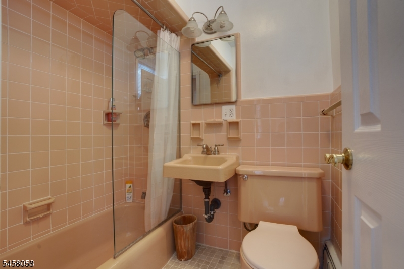 941 Edgewater Ave Property Photo 9