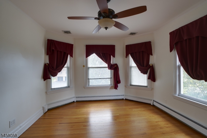 941 Edgewater Ave Property Photo 11