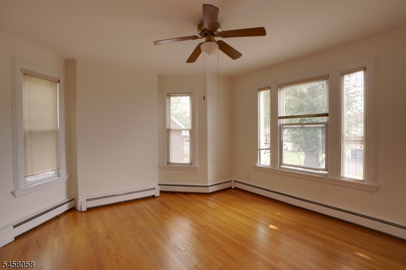 941 Edgewater Ave Property Photo 12