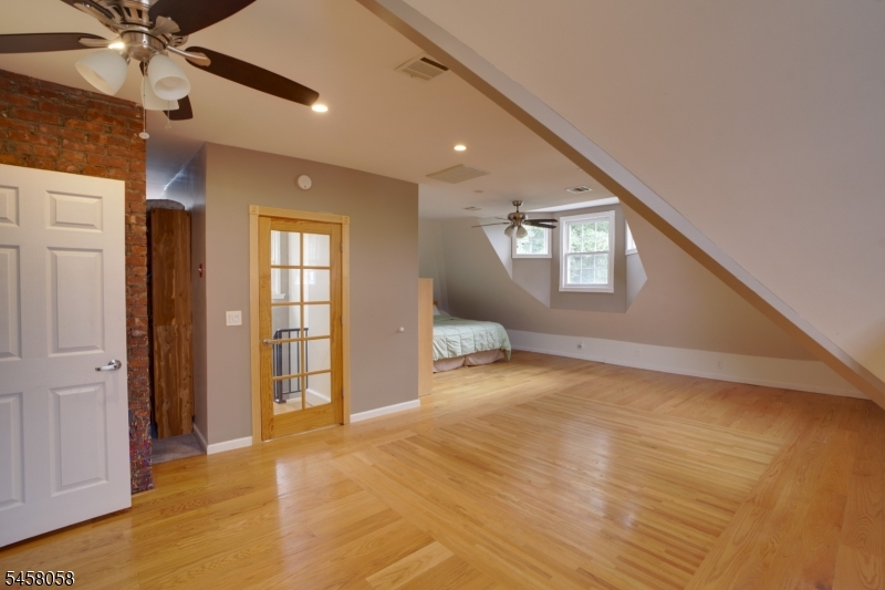 941 Edgewater Ave Property Photo 24