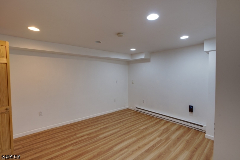 941 Edgewater Ave Property Photo 28