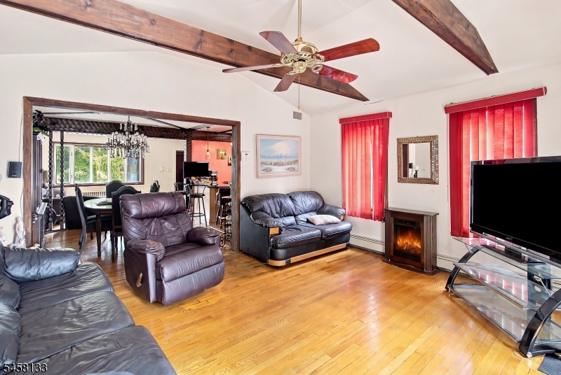 15 Charles St Property Photo 6
