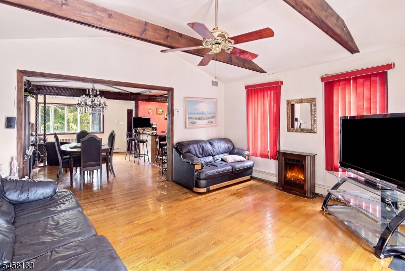 15 Charles St Property Photo 7