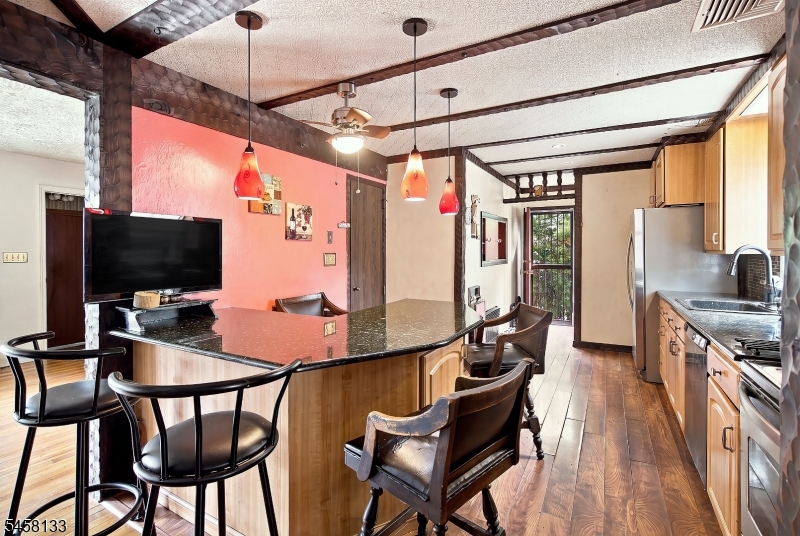 15 Charles St Property Photo 10