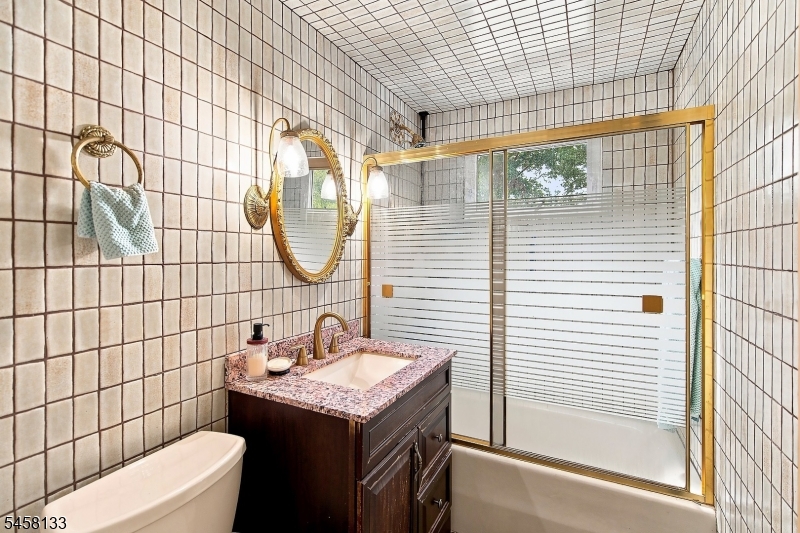 15 Charles St Property Photo 16