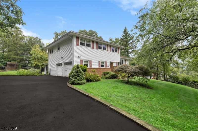 42 Aberdeen Ave Property Photo 1