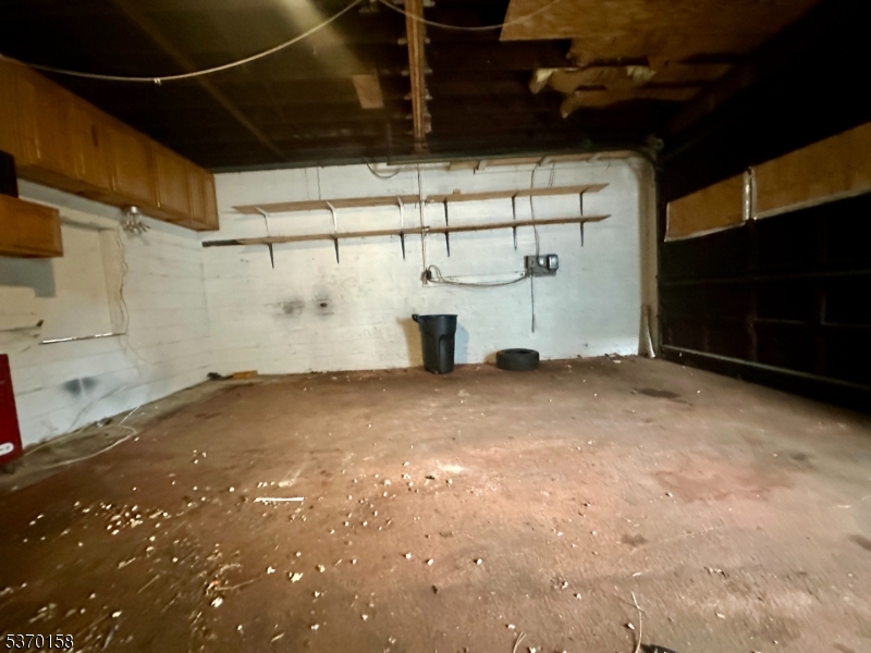 305 Green Ave Garage Property Photo 2
