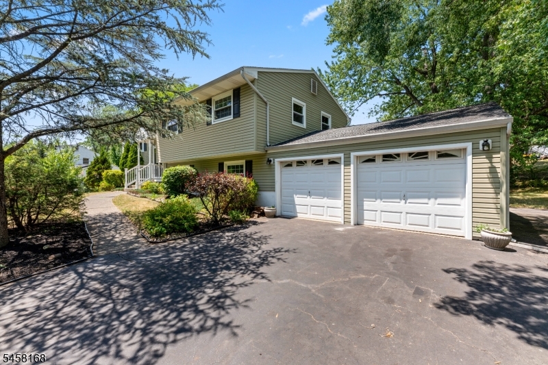 5 Yale Ct Property Photo 2