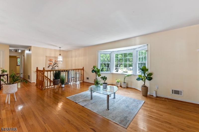 5 Yale Ct Property Photo 5
