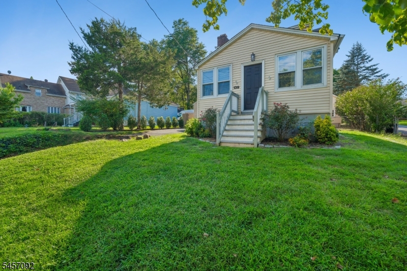 139 Union Ave Property Photo 2