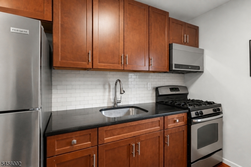725 Joralemon St 110 Property Photo 8