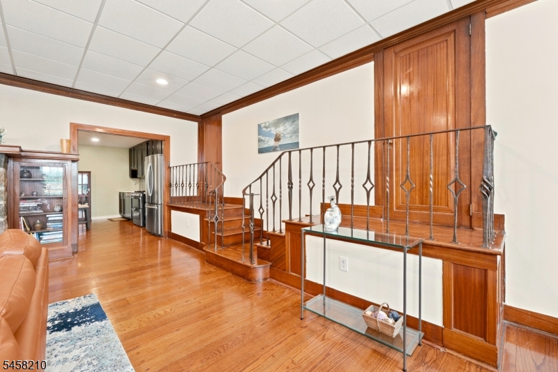 176 N Broadway Property Photo 8