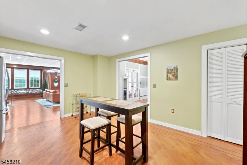 176 N Broadway Property Photo 11