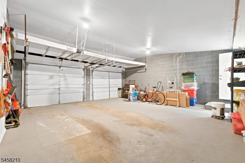 176 N Broadway Property Photo 27