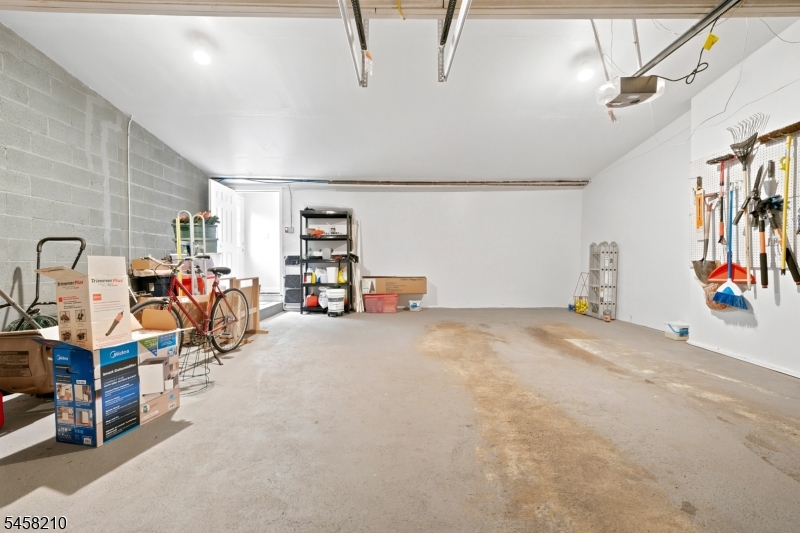 176 N Broadway Property Photo 28