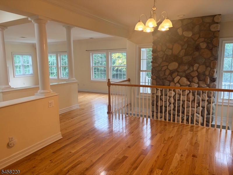 13 Springbrook Trl Property Photo 4
