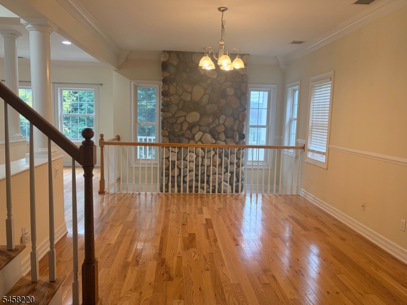 13 Springbrook Trl Property Photo 5