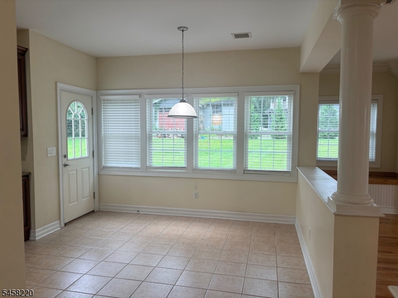 13 Springbrook Trl Property Photo 7