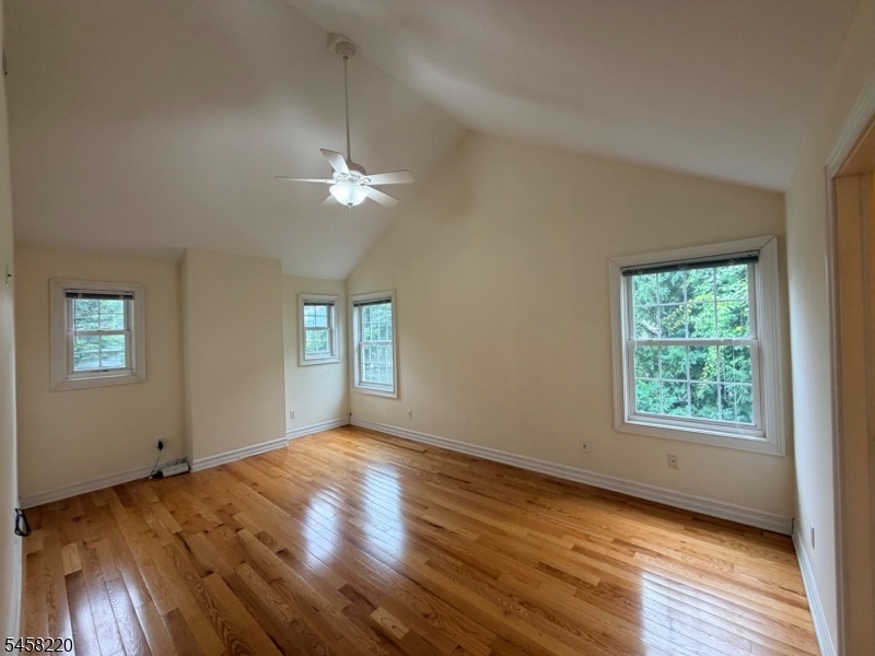 13 Springbrook Trl Property Photo 12