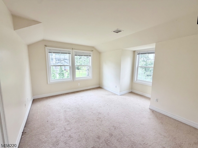 13 Springbrook Trl Property Photo 17