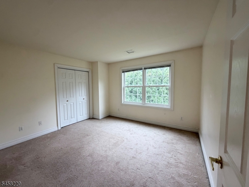 13 Springbrook Trl Property Photo 18