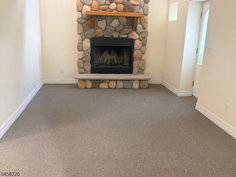 13 Springbrook Trl Property Photo 20