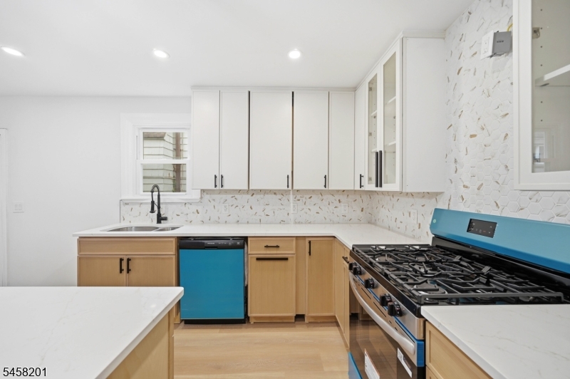 667 Allwood Rd Property Photo 14