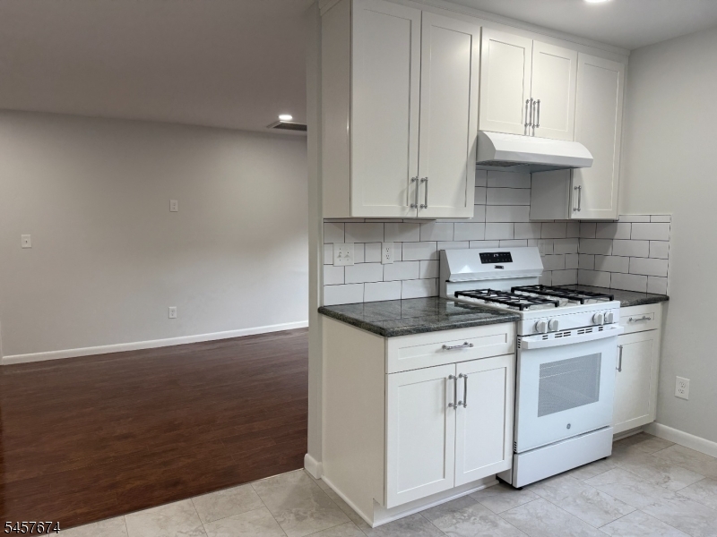 584 Pompton Ave Property Photo 3