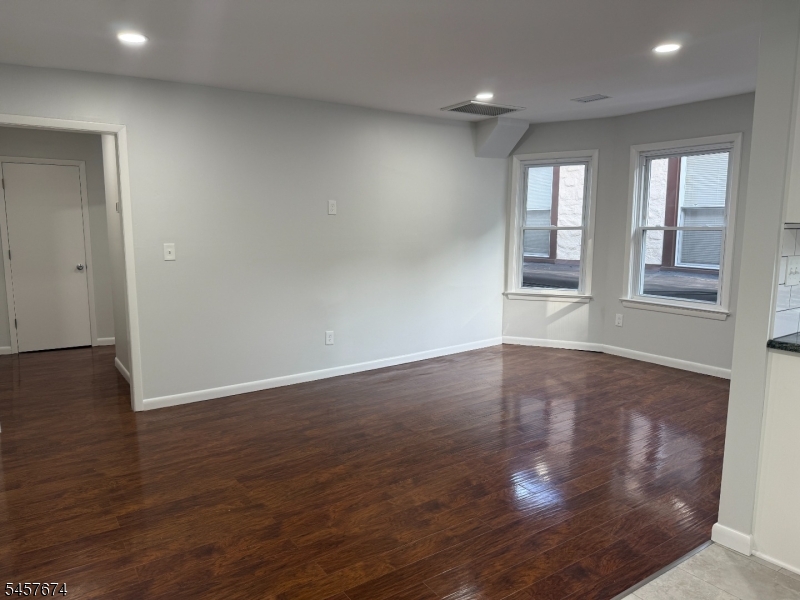 584 Pompton Ave Property Photo 7