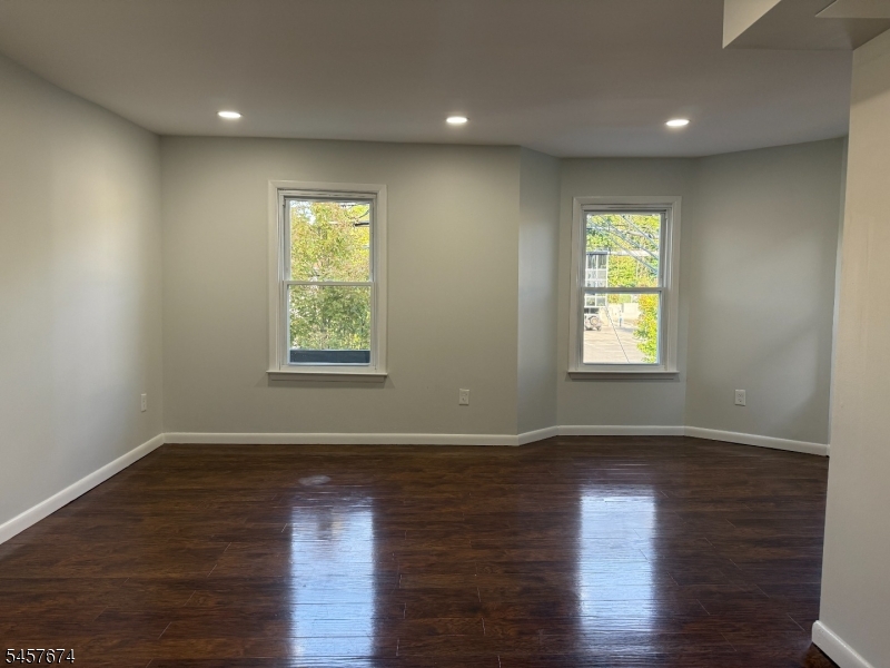 584 Pompton Ave Property Photo 8