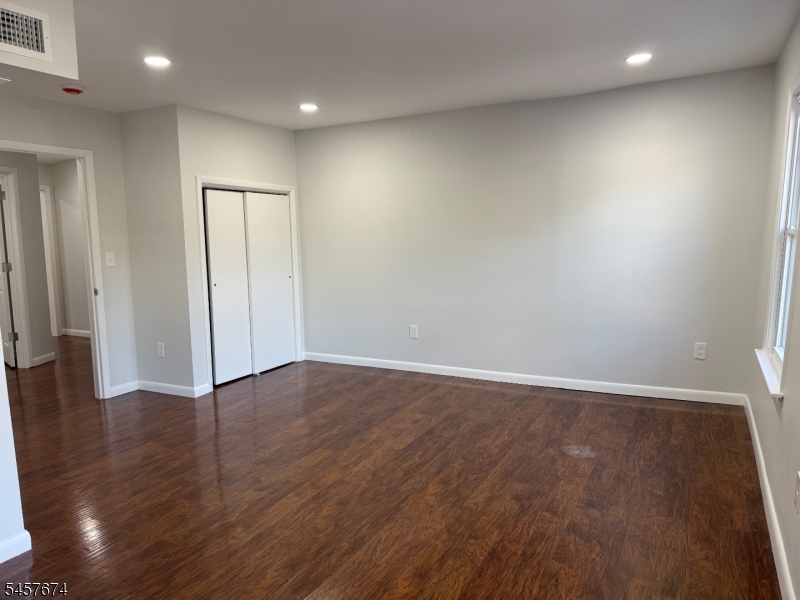 584 Pompton Ave Property Photo 10