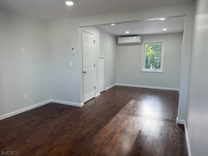 584 Pompton Ave Property Photo 12